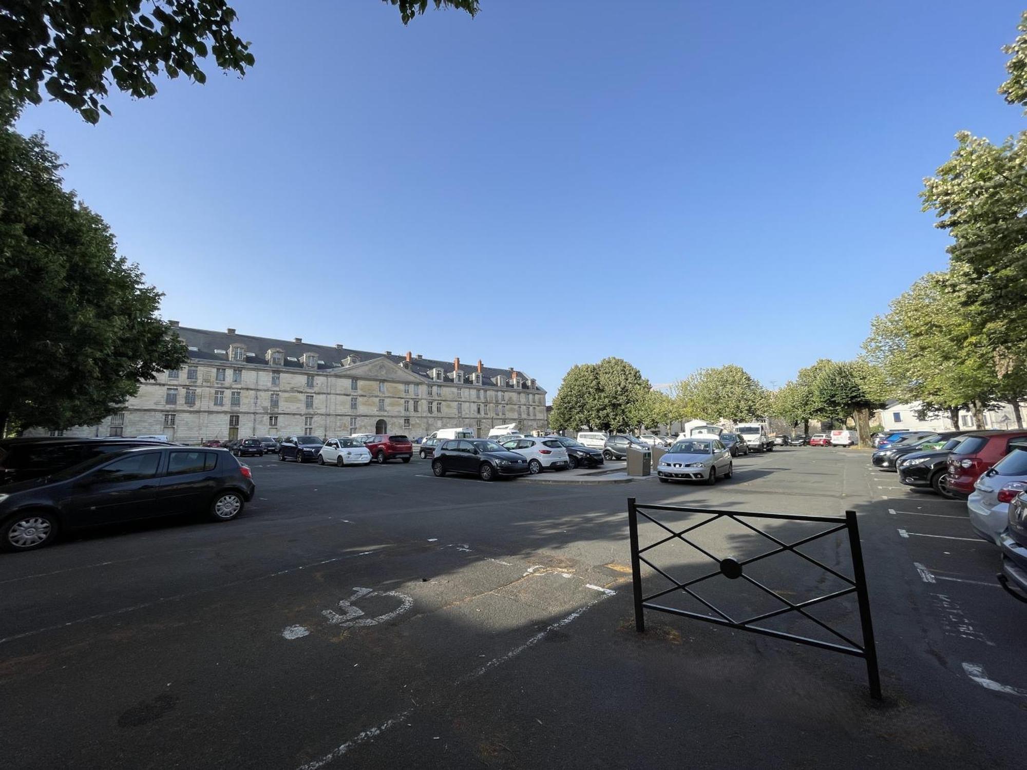 Chez Jean-Yves Et Zoe - Le Saint Andre - Au Calme, Tres Propre, Proche Parkings, Clim Apartment Niort Exterior photo