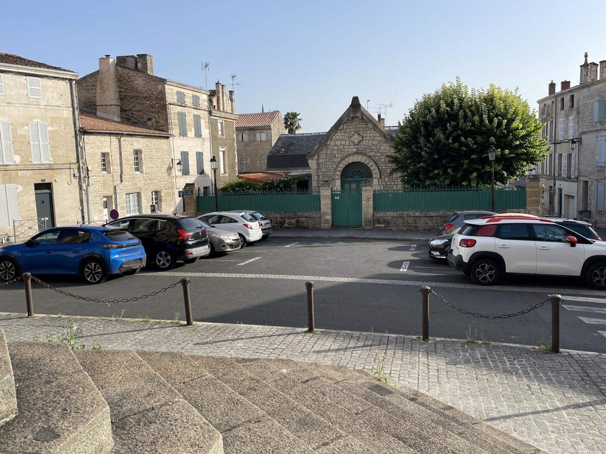 Chez Jean-Yves Et Zoe - Le Saint Andre - Au Calme, Tres Propre, Proche Parkings, Clim Apartment Niort Exterior photo